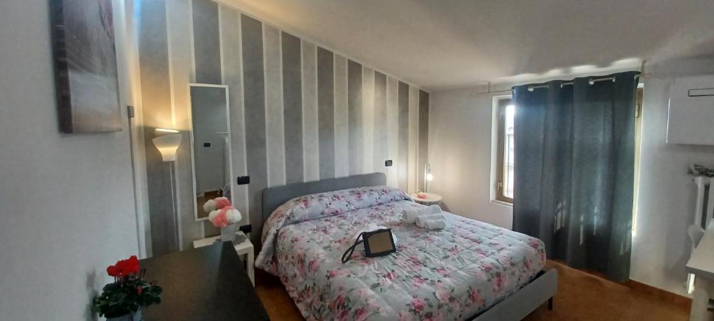 Postel nebo postele na pokoji v ubytování DINO IL MANSARDINO
