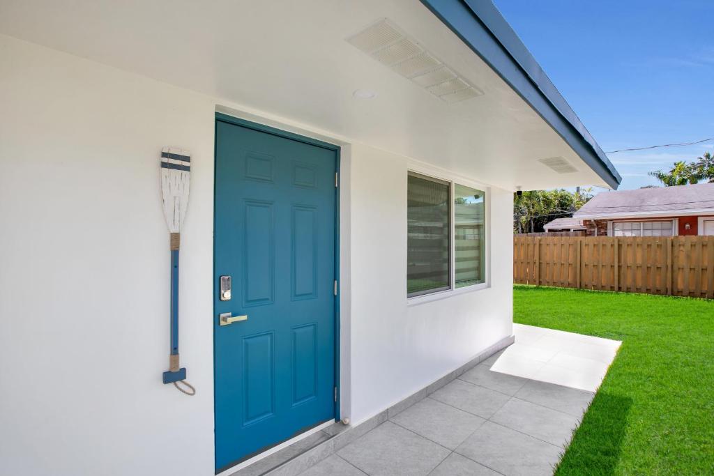 LoKal Rental Tropical Florida destination - Two-Bedroom House