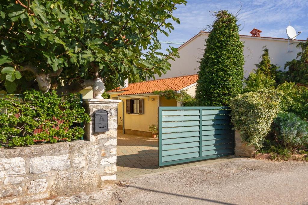 a blue gate in front of a house at Apartment Red Romantic 2-1 in Bale