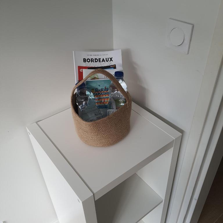 Jolie suite parentale, chambre et salle d'eau, avec son coin de verdure à 5 minutes à pied du centre ville - 8