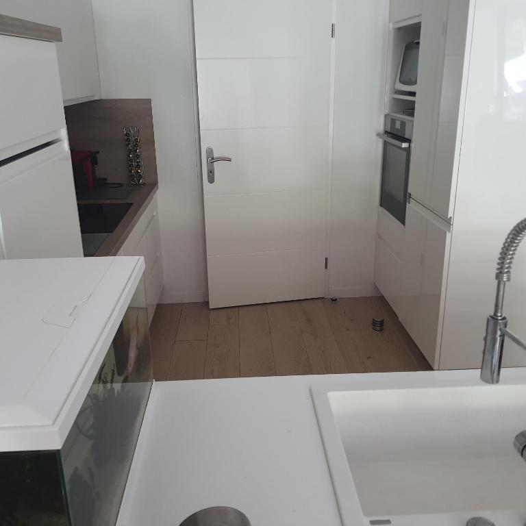 Jolie suite parentale, chambre et salle d'eau, avec son coin de verdure à 5 minutes à pied du centre ville - 12