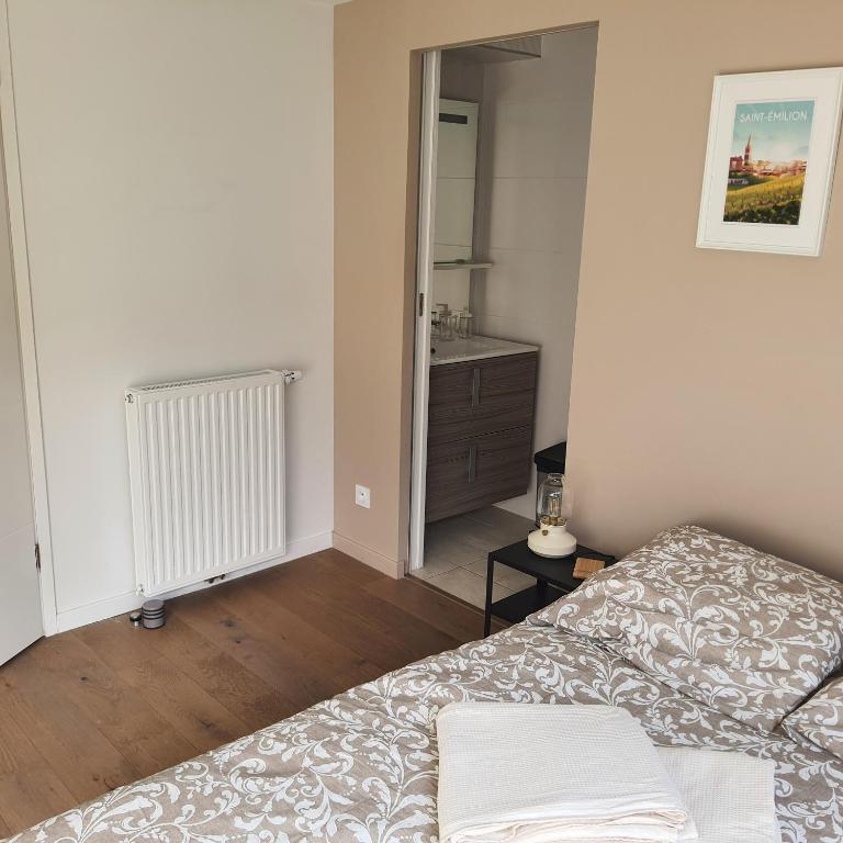 Jolie suite parentale, chambre et salle d'eau, avec son coin de verdure à 5 minutes à pied du centre ville - 18