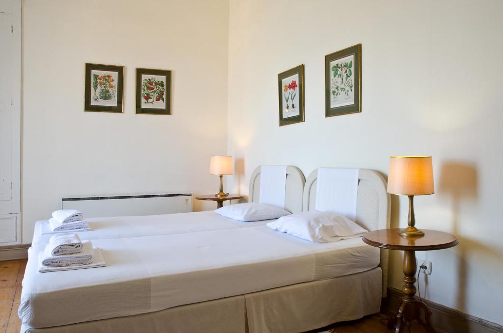 Łóżko lub łóżka w pokoju w obiekcie Hotel Omiros