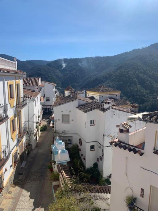 Zdjęcie z galerii obiektu Casa Isabel, naturaleza y descanso en la serranía. w mieście Jubrique