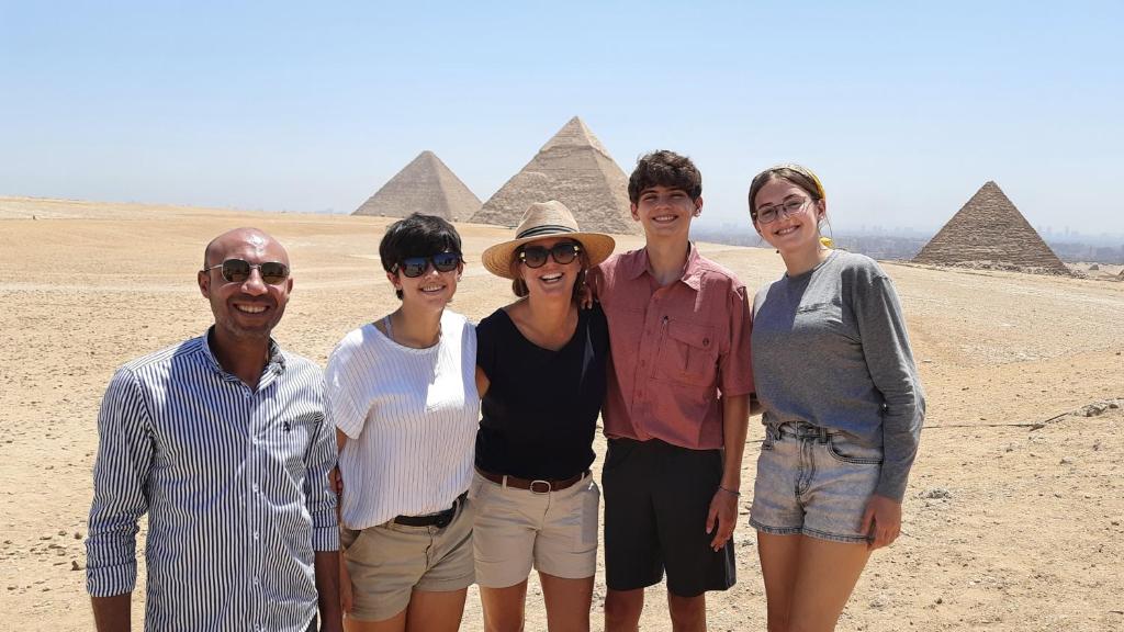 Aton pyramids view guest house vendégei