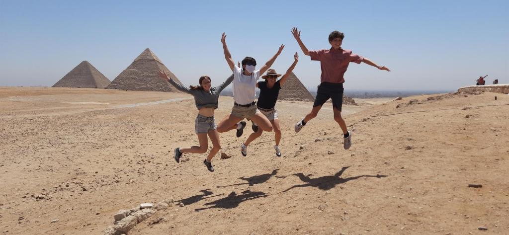 Aton pyramids view guest house vendégei
