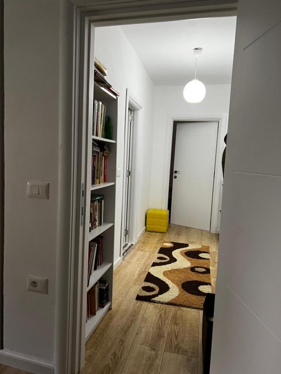 Cosy Fully Furnished Apartment - Image 5