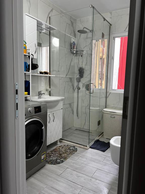 Cosy Fully Furnished Apartment - Image 8