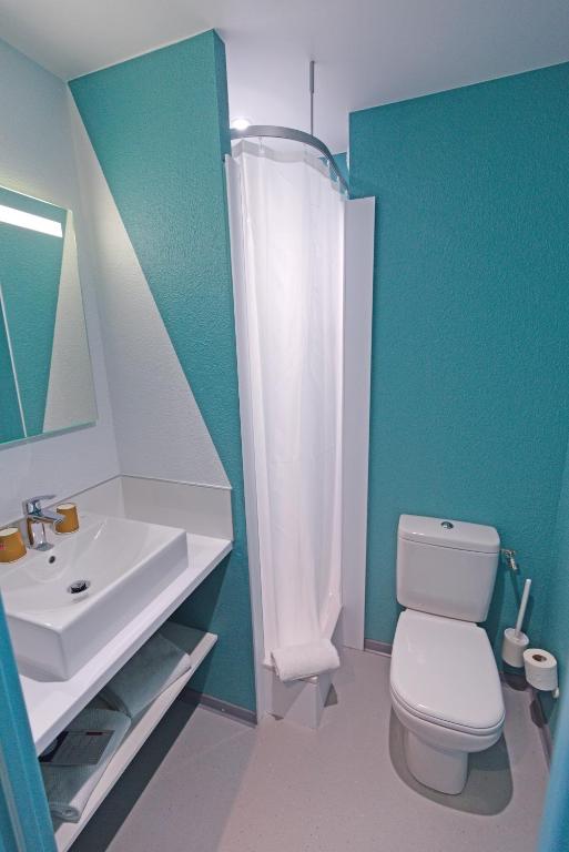 Koupelna v ubytování ibis Budget La Teste Bassin d'Arcachon