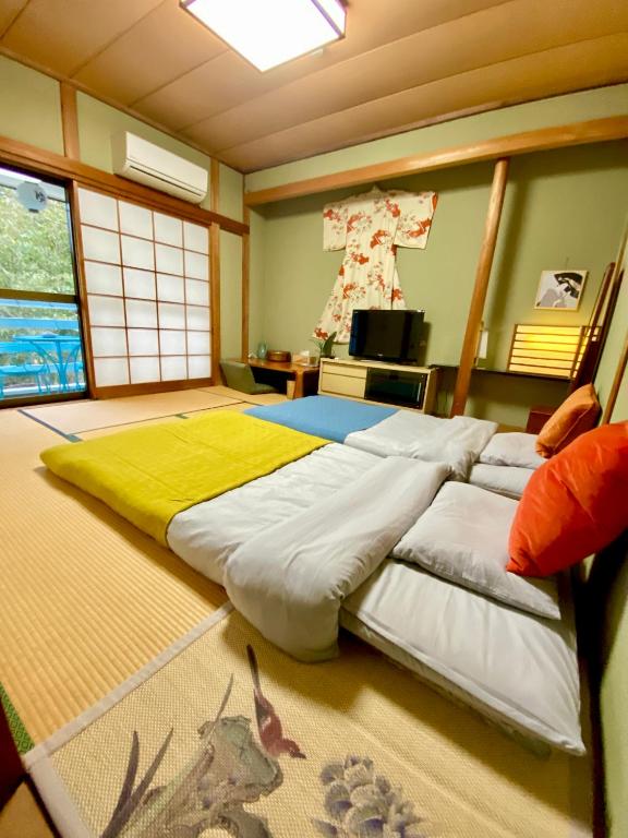 Postel nebo postele na pokoji v ubytování Hanamizuki Onsen Resort