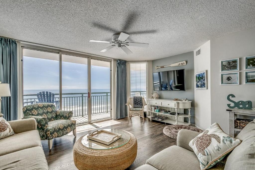 Luxurious 3bedroom, 3bathroom oceanfront condo, 7th floor views Windy