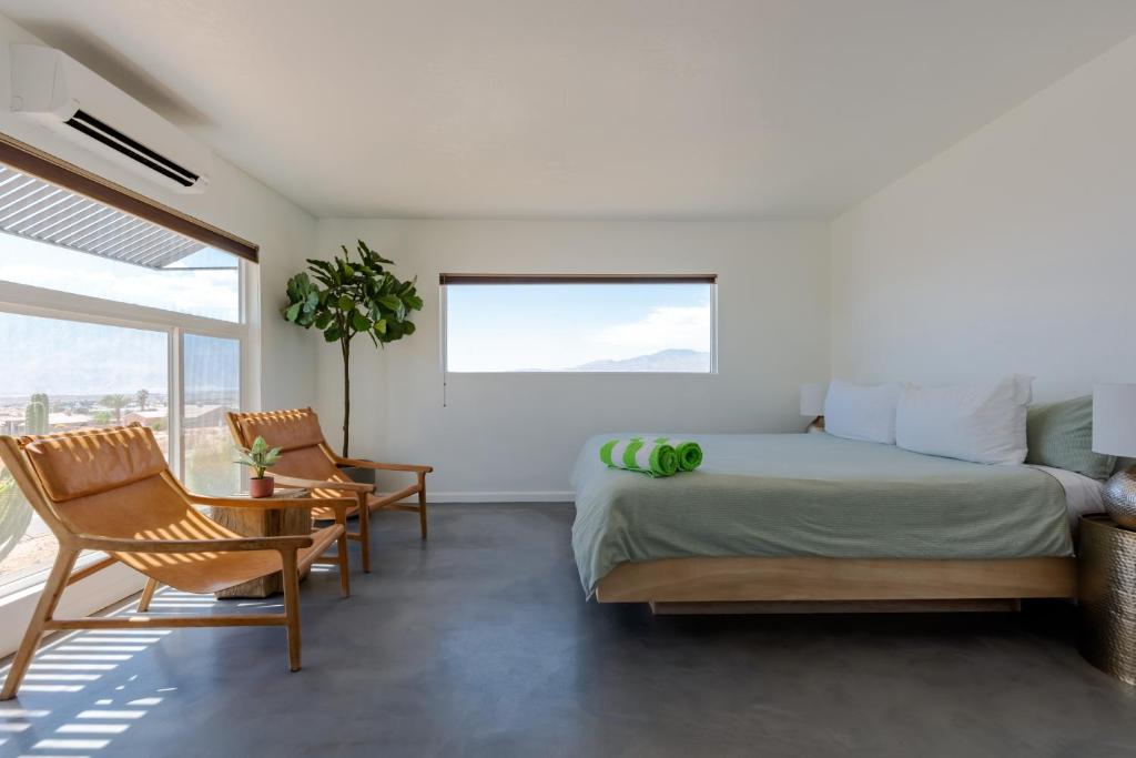 Desert Hot Springs Inn - Standard King Room