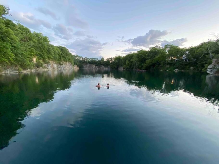 Private Lagoon - Housity