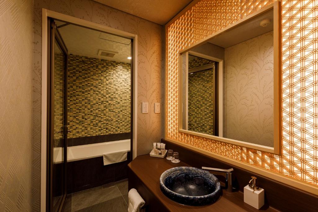 Koupelna v ubytování ひがし茶屋街らしく金沢 Hotel Rashiku kanazawa