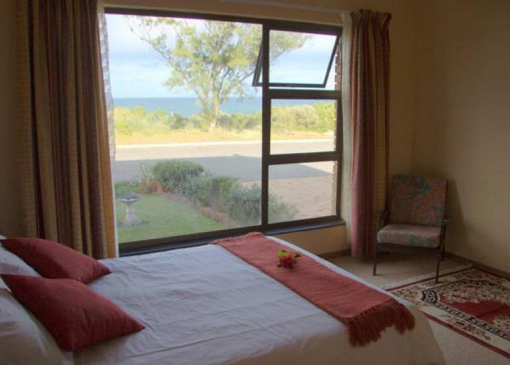 Ένα ή περισσότερα κρεβάτια σε δωμάτιο στο Dolphins View Self Catering Guesthouse