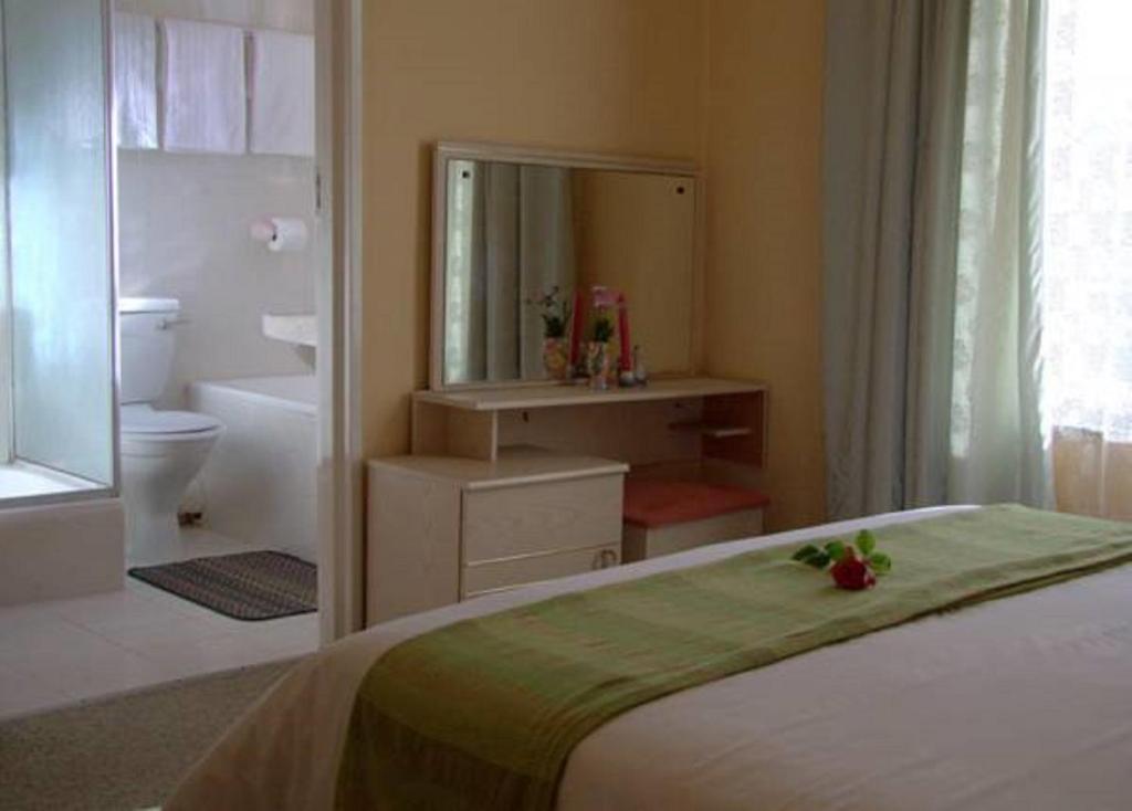 Dolphins View Self Catering Guesthouse - Triple Room