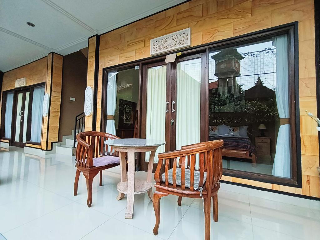 Posezení v ubytování Warji House 1 Ubud Centre
