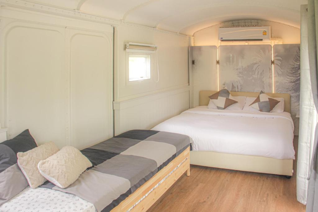 Nex Station Kanchanaburi - Suite Met Uitzicht Op De Bergen