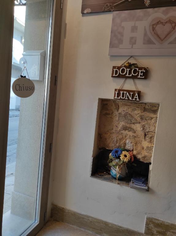 Certyfikat, podpis lub inny dokument wystawiony w obiekcie HOME DOLCE LUNA