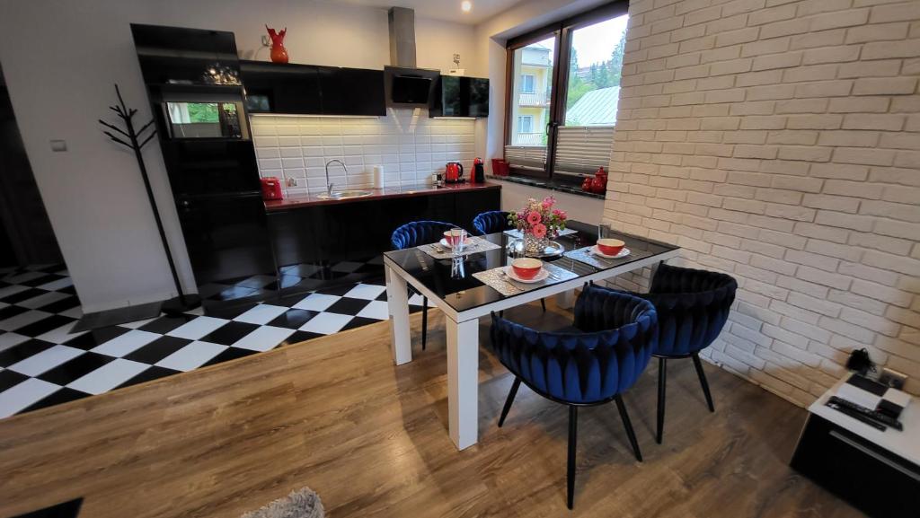 Kuchyňa alebo kuchynka v ubytovaní Jedynka Apartments