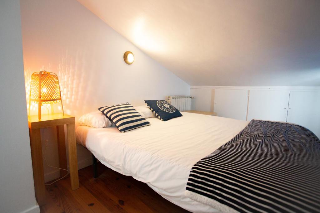 Postel nebo postele na pokoji v ubytování LA MARINA amplio apartamento en pleno centro de Hondarribia