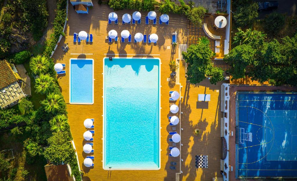 Бассейн в Hotel Kalura или поблизости