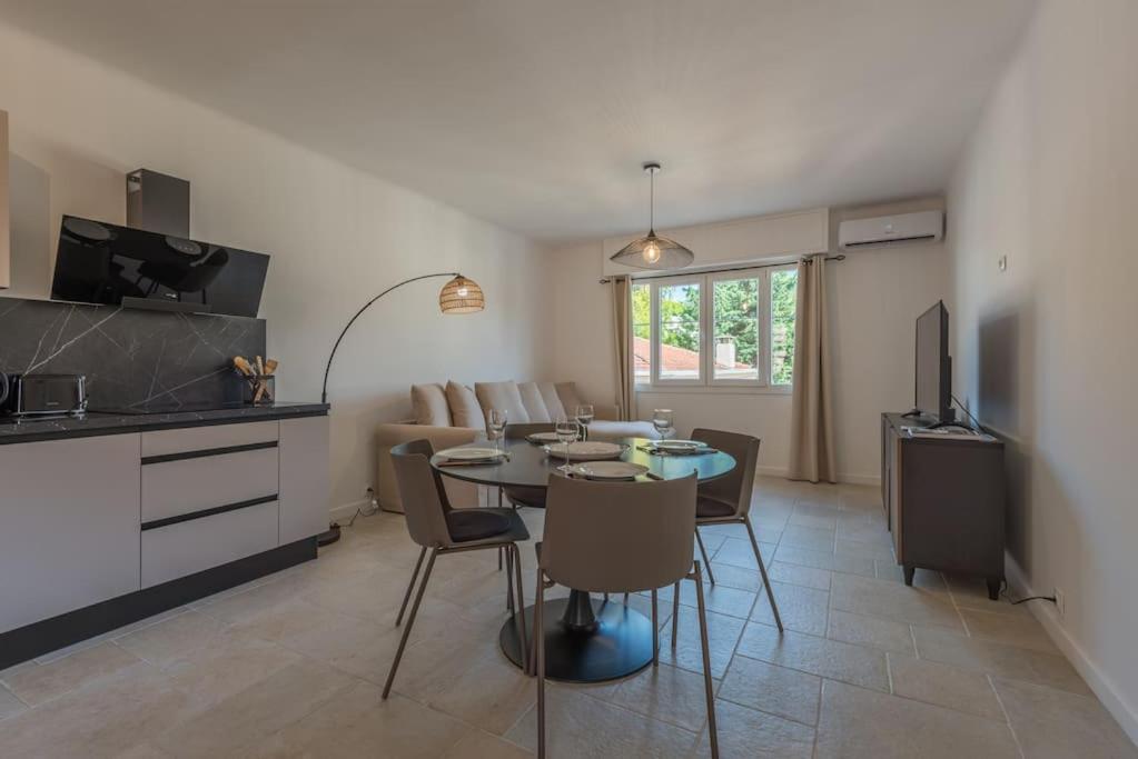 a kitchen and a dining room with a table and chairs at 2P neuf au Coeur de St Jean Cap Ferrat in Saint-Jean-Cap-Ferrat