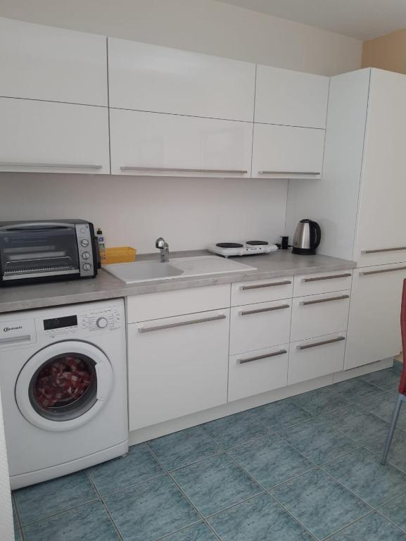 Kuchyň nebo kuchyňský kout v ubytování Thüringer Zimmer
