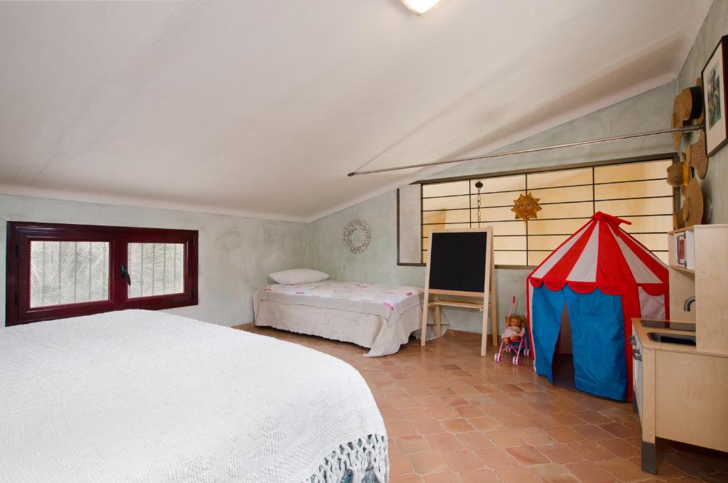 Postel nebo postele na pokoji v ubytování YourHouse Sa Cova