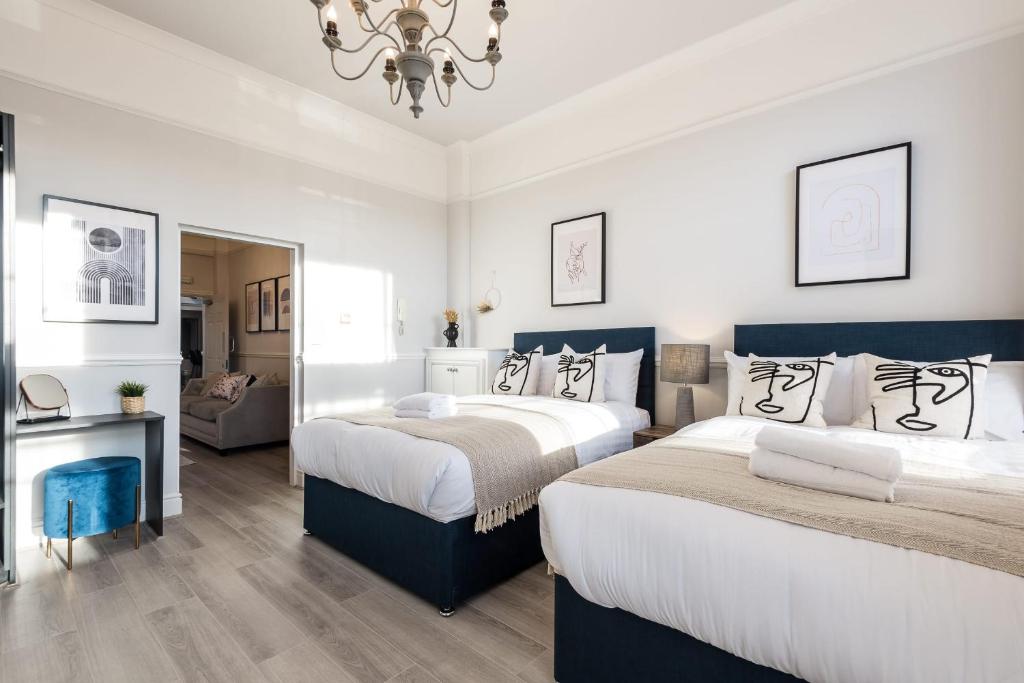 Host Apartments - Huge Seel Street Townhouse - Sleeps 17 - Perfect for Nightlife