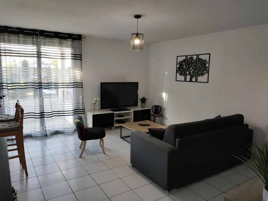 Televízia a/alebo spoločenská miestnosť v ubytovaní Spacieux et joli appartement de 2 à 4 personnes • Parking • Wifi