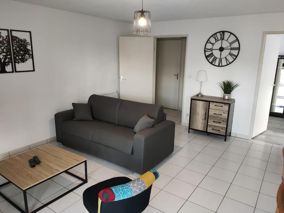 Posedenie v ubytovaní Spacieux et joli appartement de 2 à 4 personnes • Parking • Wifi