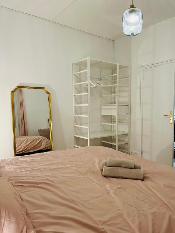 Posteľ alebo postele v izbe v ubytovaní Glamour Chic en hyper centre pour 4 - Wifi - Sauna pour 2 - MyLittleStay