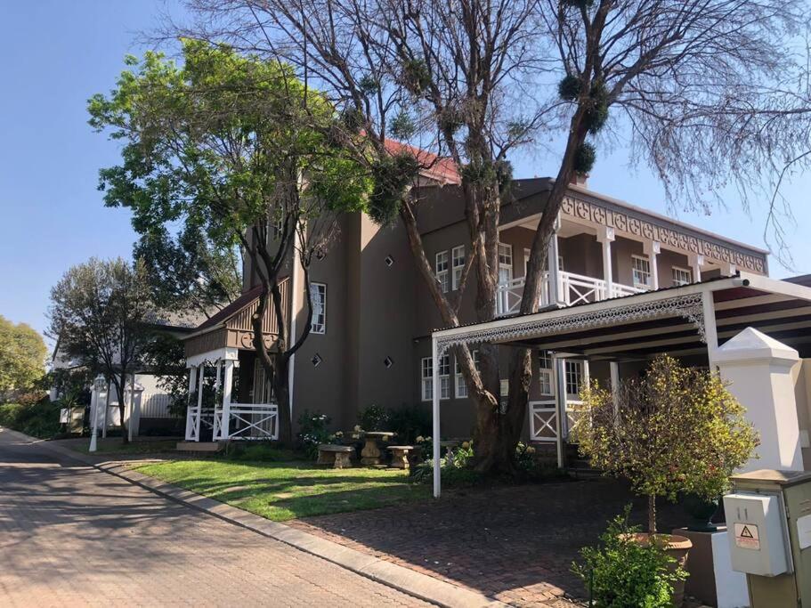 Lovely rental unit with no loadshedding, Sandton (updated prices 2024)