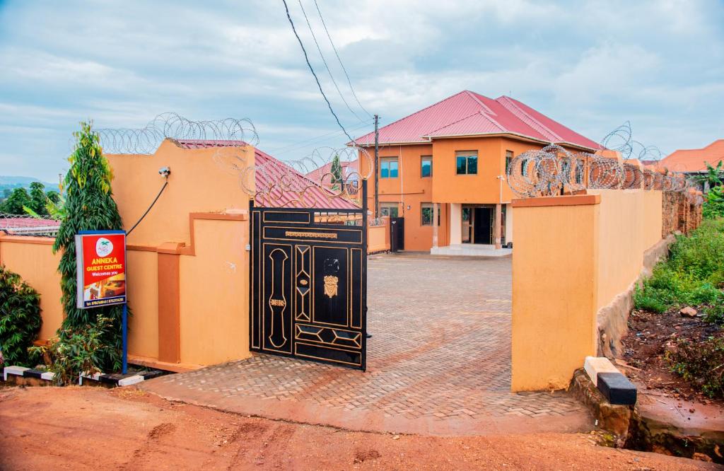 Lodge ANNEKA GUEST CENTRE, Katale, Uganda