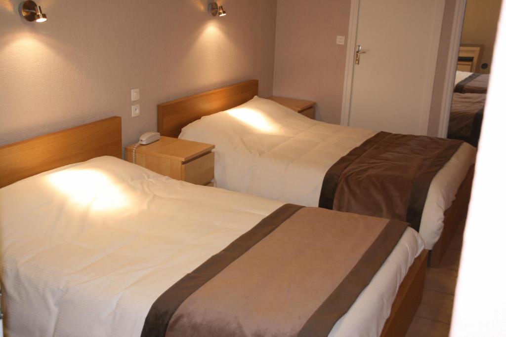 Postel nebo postele na pokoji v ubytování Logis Hotel Restaurant le Mirador