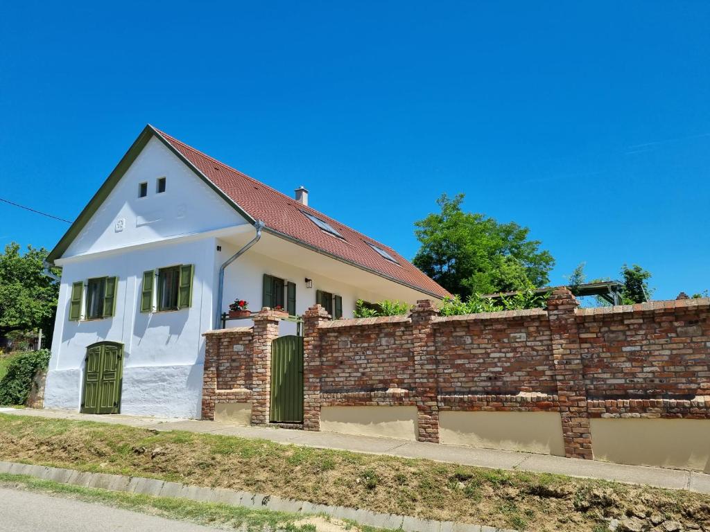 Tulipános Palkonya 7771 Palkonya, Fő út 61. kép - 1