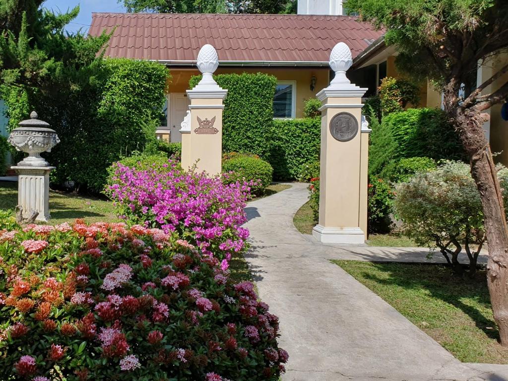 Holiday Village And Natural Garden Resort - 9