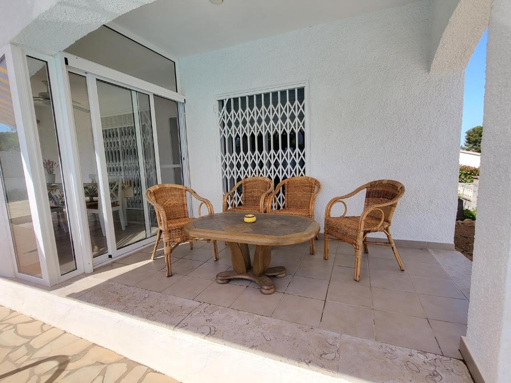 Torredembarra cosy, well equipped house, 5 min. from the beach - Three-Bedroom House