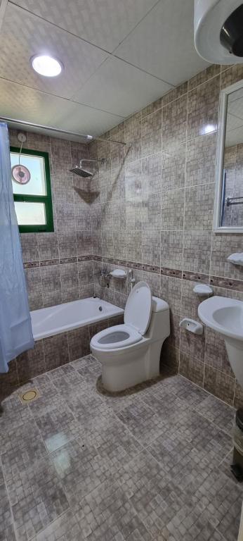 Koupelna v ubytování ALMajd Hotel