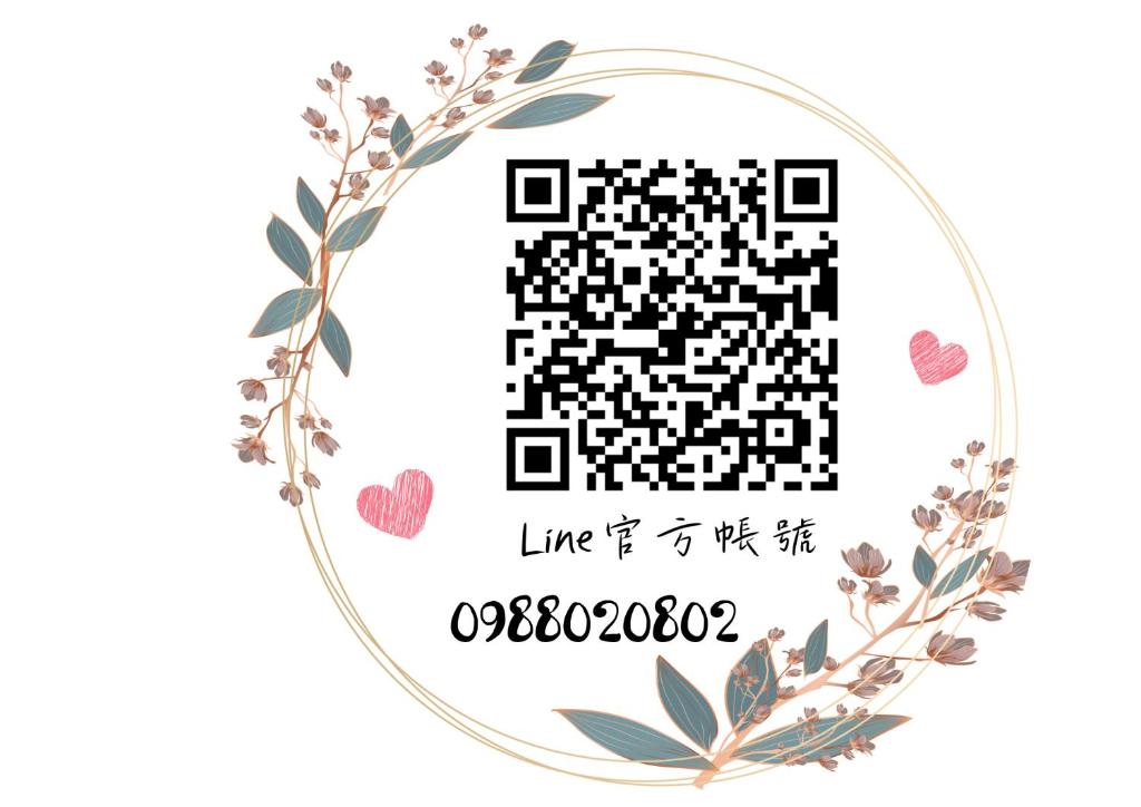 a picture of a qr code with a flower wreath at 金門民宿 x 花藝雅築 The Flower Hut in Jinhu