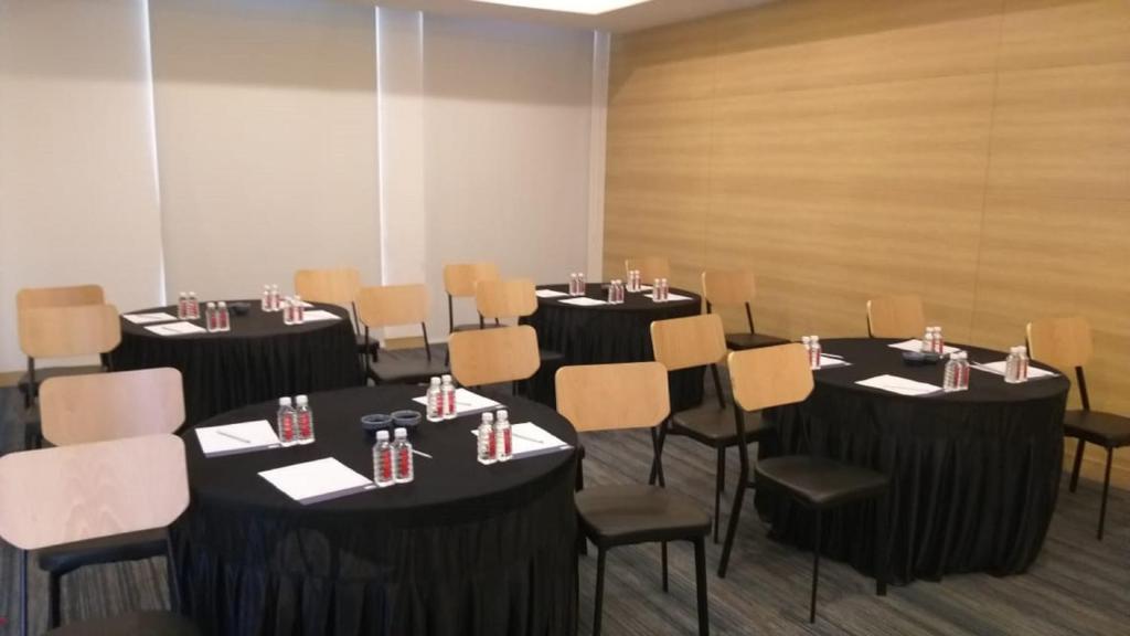 Konferenční prostory v ubytování Holiday Inn Express Nashik Indira Nagar by IHG