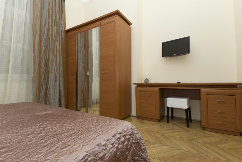 Televízia a/alebo spoločenská miestnosť v ubytovaní Budapest Bed and Breakfast
