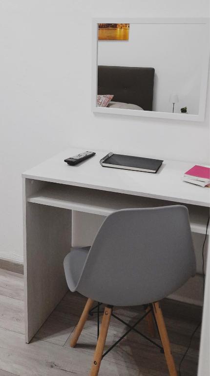 Televízia a/alebo spoločenská miestnosť v ubytovaní Rosina's flat