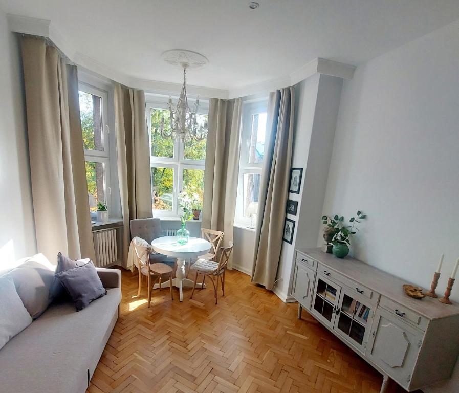 Un lugar para sentarse en Apartament w kamienicy w sercu miasta Szczecin Wały Chrobrego