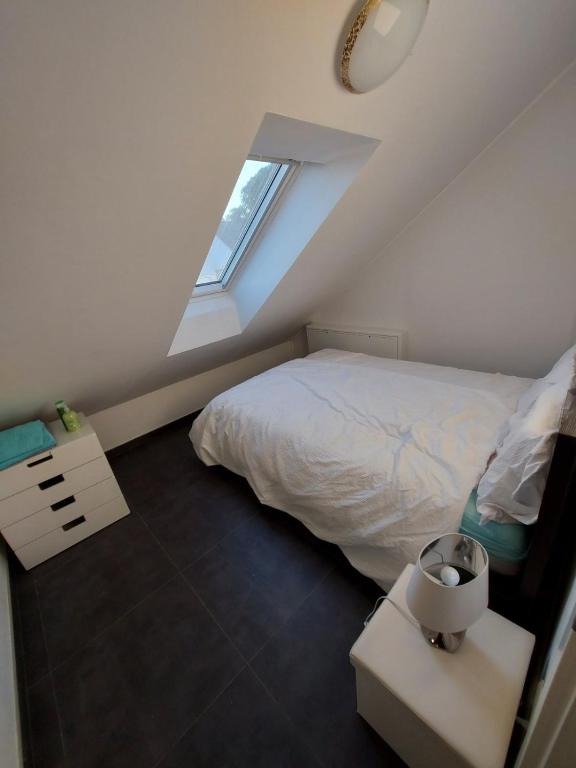 Postel nebo postele na pokoji v ubytování Comfortable room with double bed