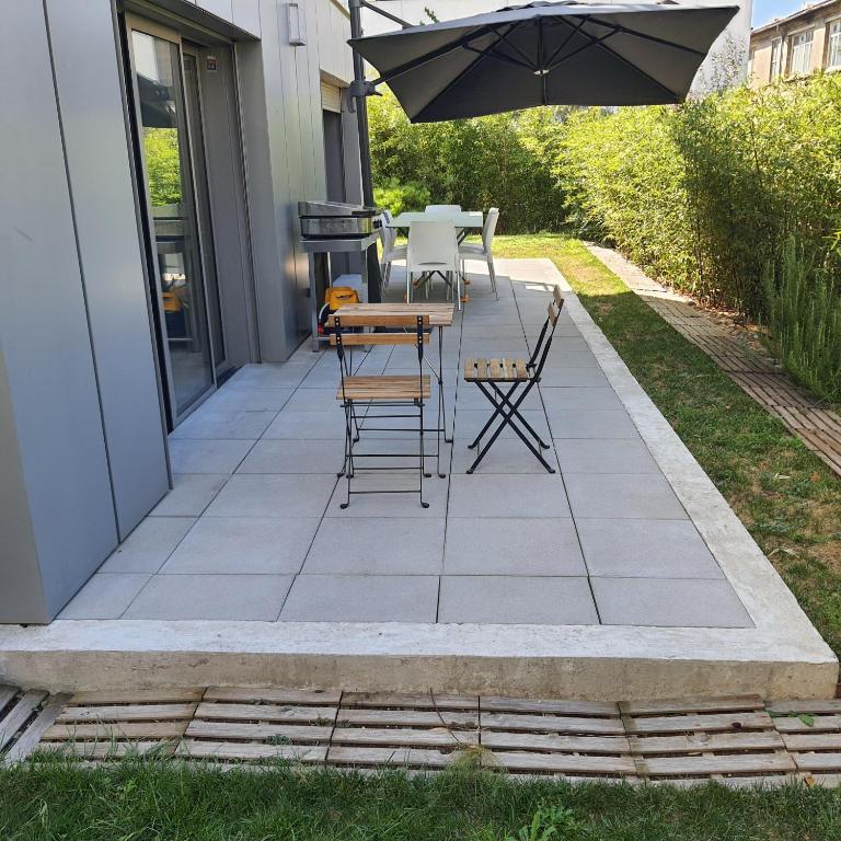 Jolie suite parentale, chambre et salle d'eau, avec son coin de verdure à 5 minutes à pied du centre ville - 15