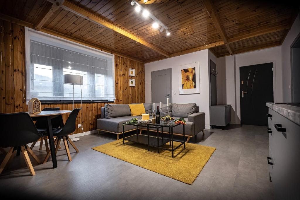 Kuchyňa alebo kuchynka v ubytovaní Apartamenty MIODZIO