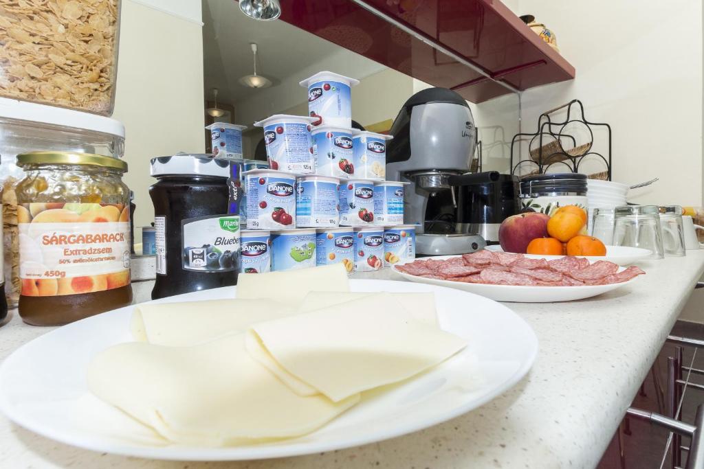 Jedlo v ubytovaní bed & breakfast alebo blízkom okolí