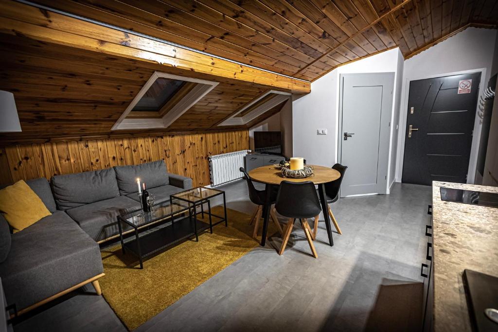 Posedenie v ubytovaní Apartamenty MIODZIO